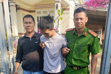 Kẻ trốn truy nã sa lưới vì lẻn về thăm nhà dịp Tết