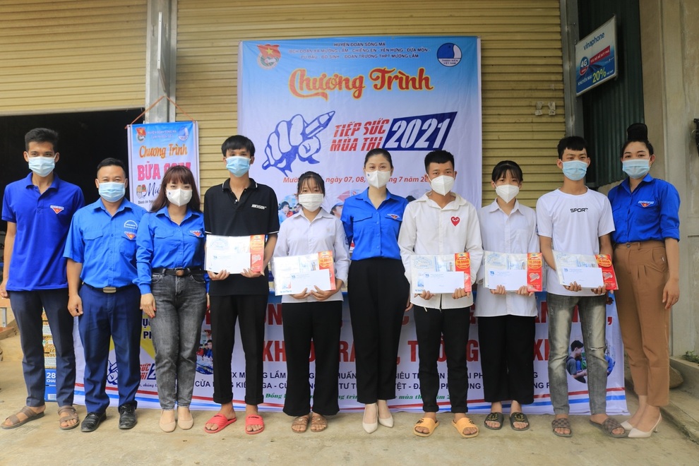 Thiên Long gửi hơn 1.600 bộ dụng cụ học tập đến thí sinh trước kỳ thi tốt nghiệp THPT - 6 Thiên Long gửi hơn 1.600 bộ dụng cụ học tập đến thí sinh trước kỳ thi tốt nghiệp THPT - 6