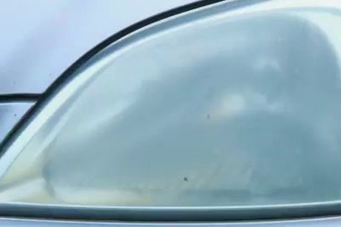 Cách đơn giản làm sạch đèn pha