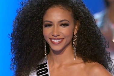 Vẻ đẹp gợi cảm và khỏe mạnh của tân hoa hậu Mỹ