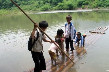 Bộ trưởng Bộ GD&ĐT yêu cầu đảm bảo an toàn cho HS, SV trước cơn bão số 8