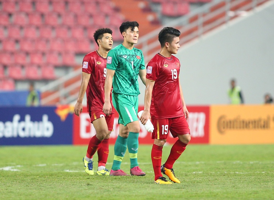 Cầu thủ U23 Việt Nam ôm động viên thủ môn Bùi Tiến Dũng - 3 Cầu thủ U23 Việt Nam ôm động viên thủ môn Bùi Tiến Dũng - 3