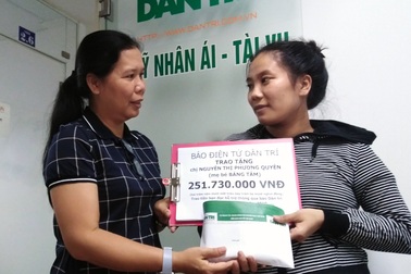 Bé gái 5 tháng tuổi được bạn đọc giúp đỡ vượt mặt tử thần lần đầu về quê đón Tết