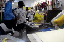 Đối tượng kề dao xưng "em là cướp đây" chạy mất dép khi có tiếng hô hoán