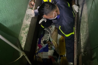 Thang máy khách sạn rơi tự do, cô gái bị chấn thương cột sống