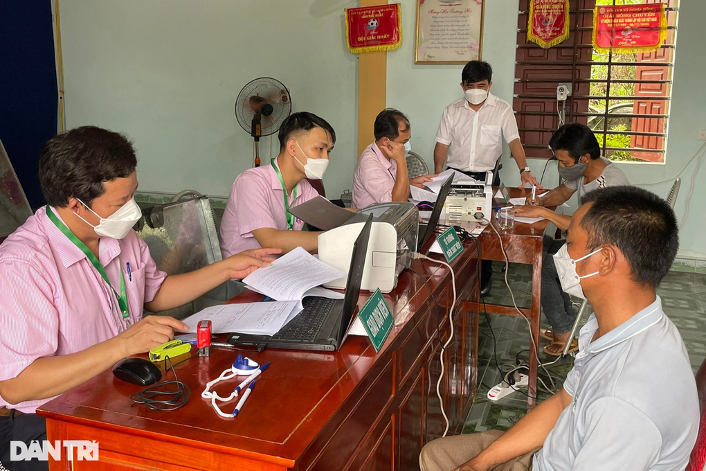Nỗ lực giúp người dân vùng đất đỏ vươn lên thoát nghèo - 2 Nỗ lực giúp người dân vùng đất đỏ vươn lên thoát nghèo - 2