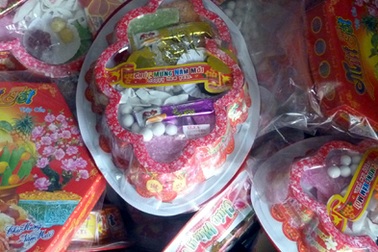 Hà Nội: Gần 2.000 hộp mứt “dỏm” bị thu giữ