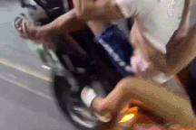 Clip "cặp đôi nhận bài học thích đáng khi bốc đầu xe máy" nổi bật tuần qua