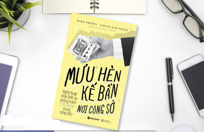 4 cuốn sách giúp bạn đánh bại mọi mưu hèn kế bẩn nơi công sở - Ảnh 1.