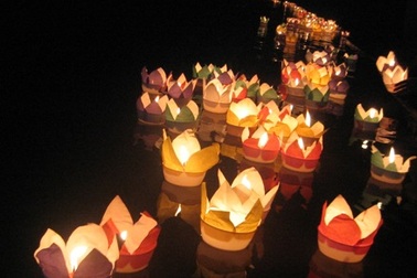 Lung linh hoa đăng trên sông nước Hàm Rồng