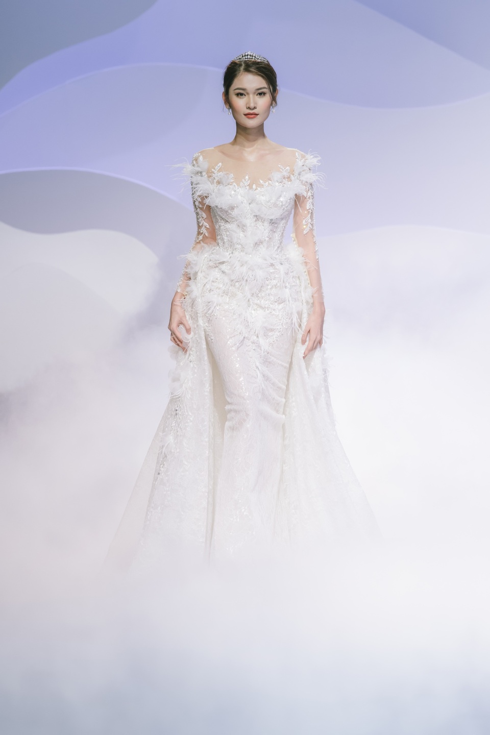 Diễn viên Ngọc Lan bất ngờ vác bụng bầu lên sàn catwalk - 6 Diễn viên Ngọc Lan bất ngờ vác bụng bầu lên sàn catwalk - 6