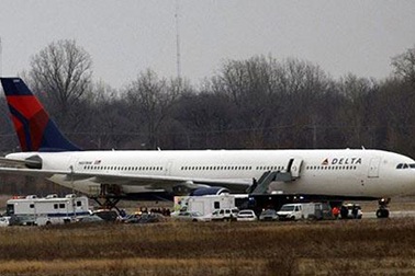 Hành khách Nigeria thứ 2 bị bắt vì hành vi bất thường