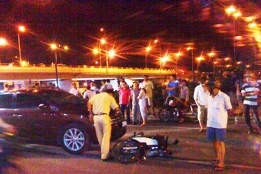 Xế hộp “đại náo” đường phố