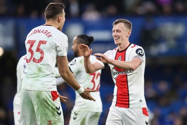 Sau 3 trận hòa, Chelsea thua đội bét bảng Southampton