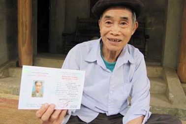 Già làng thi lấy bằng tốt nghiệp THCS ở tuổi 75