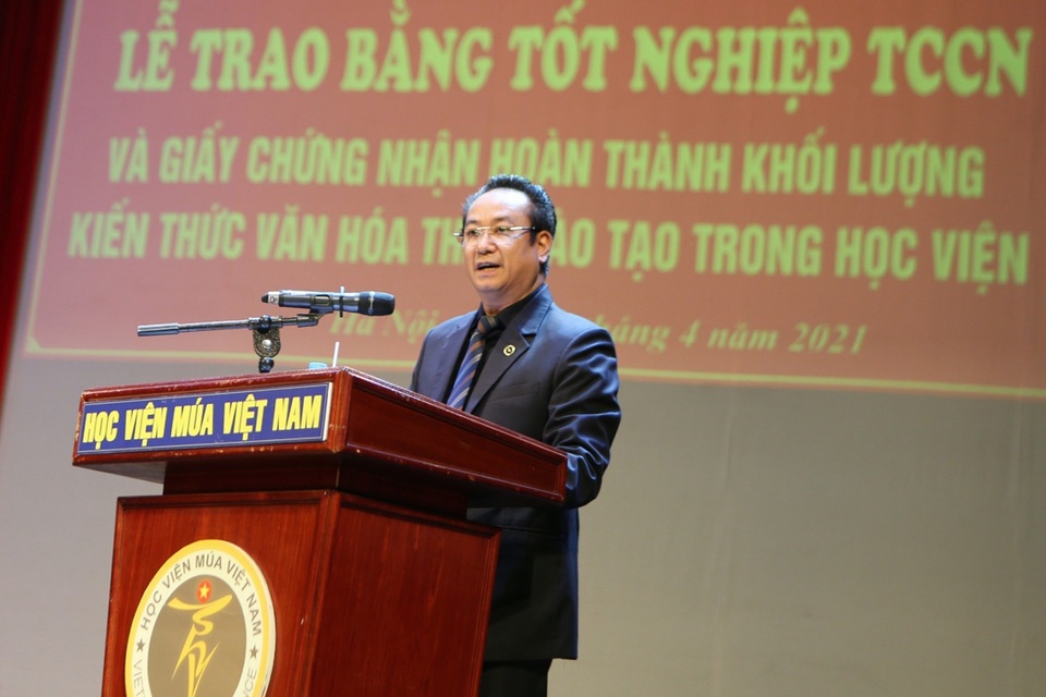 Học sinh 3 không ở trường Múa vỡ òa niềm vui được cấp bằng tốt nghiệp - 2 Học sinh 3 không ở trường Múa vỡ òa niềm vui được cấp bằng tốt nghiệp - 2