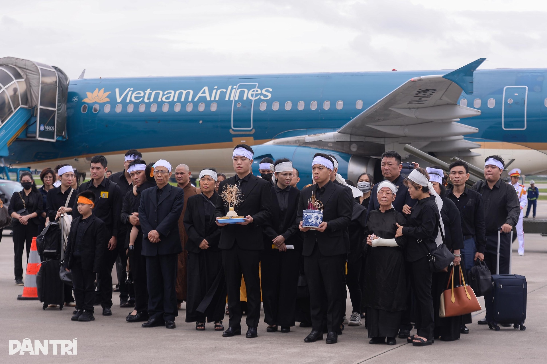 Tiễn biệt nguyên Chủ tịch nước Trần Đức Lương về quê nhà Quảng Ngãi - 10 Tiễn biệt nguyên Chủ tịch nước Trần Đức Lương về quê nhà Quảng Ngãi - 10