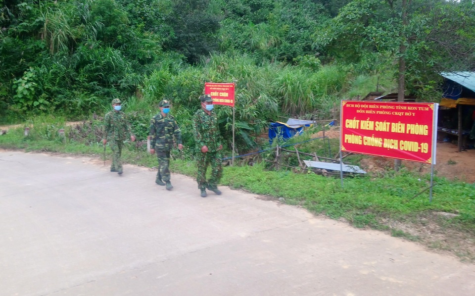 Bộ đội biên phòng quên tết, căng mình chống dịch - 2 Bộ đội biên phòng quên tết, căng mình chống dịch - 2
