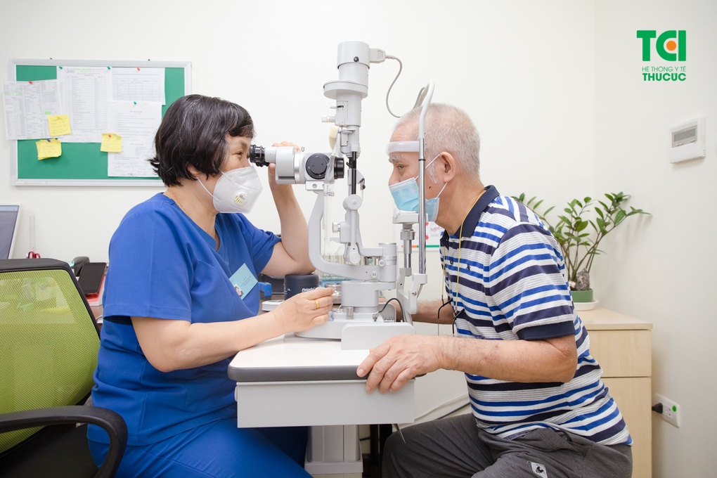 Phaco cataract surgery - saving the eyes of a diabetic patient in his 80s - 1 Mổ đục thủy tinh thể bằng Phaco - cứu đôi mắt người bệnh tiểu đường U80 - 1