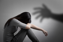 Đình chỉ giảng viên liên quan tới việc nhắn tin gạ nữ sinh vào khách sạn