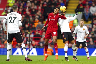 Nhà báo Piers Morgan hả hê khi Man Utd thua đậm Liverpool