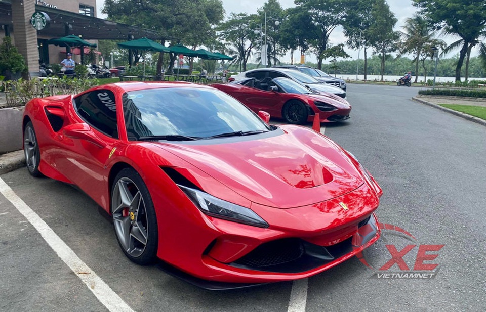 Hé lộ mức thuế phí của hai siêu xe đình đám tại Việt Nam - 3 Hé lộ mức thuế phí của hai siêu xe đình đám tại Việt Nam - 3