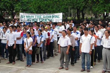 SV ĐH Cần Thơ trồng cây hưởng ứng Ngày Môi trường Thế giới 5/6