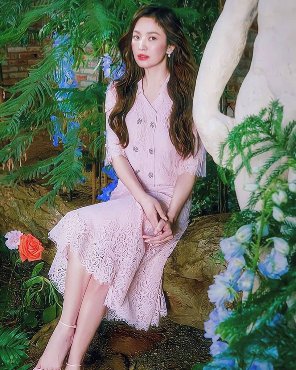 Hai chị đẹp Song Hye Kyo và Son Ye Jin đọ sắc khi làm người mẫu - 1 Hai chị đẹp Song Hye Kyo và Son Ye Jin đọ sắc khi làm người mẫu - 1