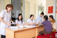 Làm gì để người dân không "vượt tuyến" mà tin vào trạm xá?