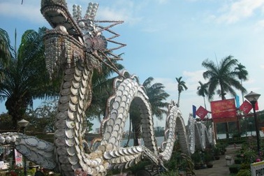 Ngắm ba con rồng "khủng" tại hội hoa xuân