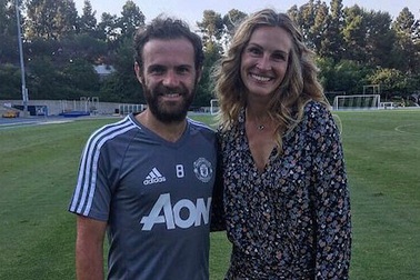 Juan Mata mừng rỡ khi được gặp “người đàn bà đẹp” Julia Roberts