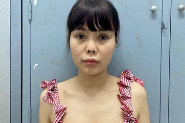 Tạm giữ nữ quản lý nhà hàng “điều” tiếp viên bán dâm