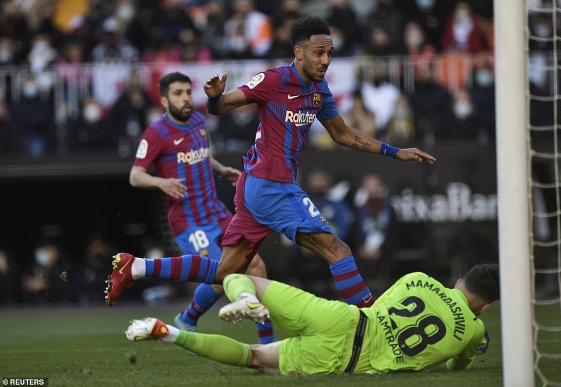 Aubameyang lập cú đúp, Barcelona thắng đậm trên sân Valencia - 3 Aubameyang lập cú đúp, Barcelona thắng đậm trên sân Valencia - 3