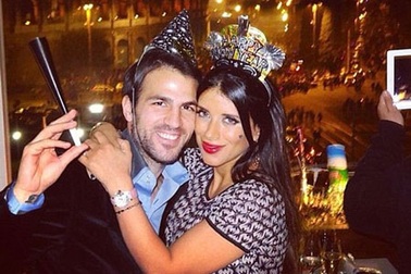 Fabregas chào đón con gái đầu lòng ngay trong trận hòa Barca- PSG