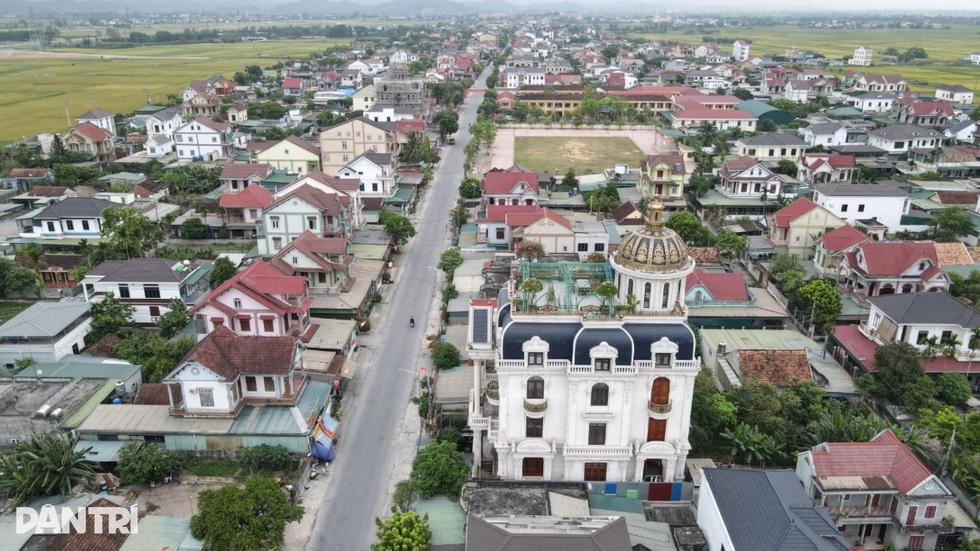 Vùng quê nhan nhản biệt thự, lâu đài được ví như làng châu Âu ở Nghệ An - 3 Vùng quê nhan nhản biệt thự, lâu đài được ví như làng châu Âu ở Nghệ An - 3
