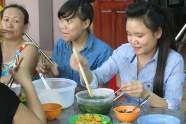 Bữa cơm chay ấm lòng tiễn chân sĩ tử ngày thi cuối