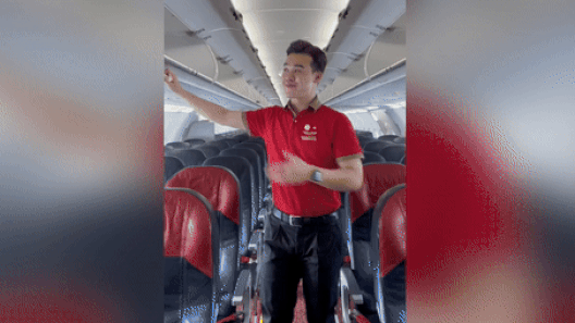 Chàng tiếp viên hàng không tiết lộ những bí mật bất ngờ trên máy bay