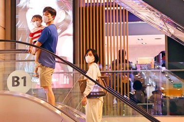 Con nghỉ học 1 tuần do dịch corona, cha mẹ "chật vật" tìm phương án gửi trẻ