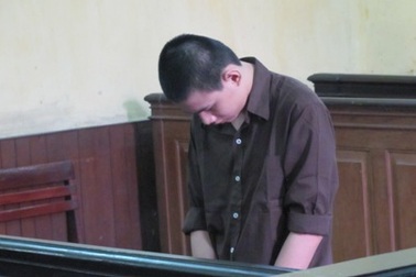 Làm “chuyện người lớn” lại còn tống tiền bạn gái 12 tuổi