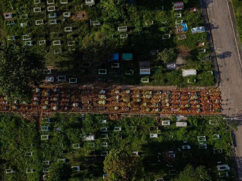 Hết đất an táng, nghĩa trang Brazil đào đường chôn nạn nhân Covid-19 - 2 Hết đất an táng, nghĩa trang Brazil đào đường chôn nạn nhân Covid-19 - 2