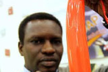 Thiết bị đeo bao cao su tự động