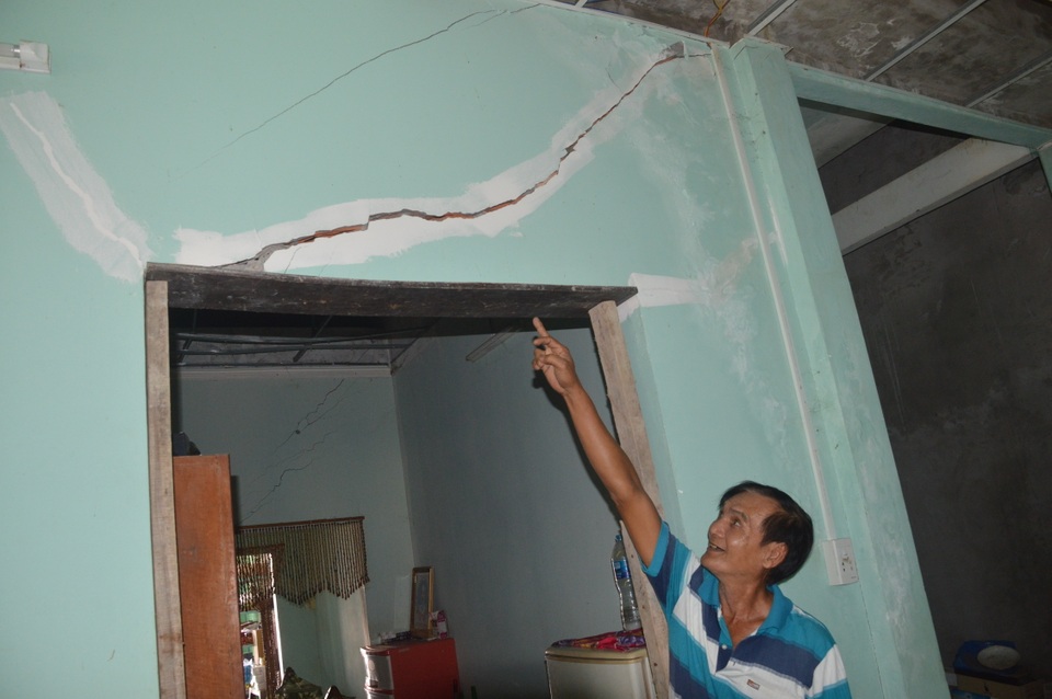 “Đại gia” miền biển xây công trình đồ sộ làm hư hỏng nhà dân - 5 “Đại gia” miền biển xây công trình đồ sộ làm hư hỏng nhà dân - 5