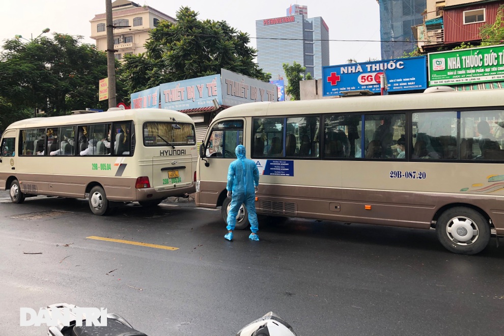 Hà Nội xét nghiệm cho 40 người liên quan đến nhà thuốc có F0 ở 95 Láng Hạ - 4