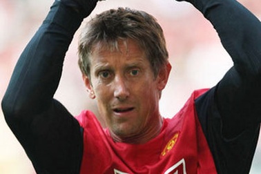 Van der Sar lưỡng lự chưa quyết về tương lai 