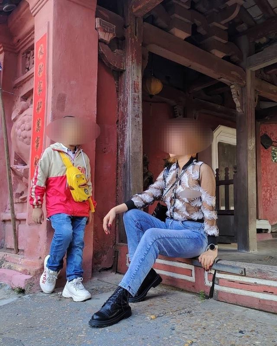 Bức xúc hiện tượng bạn trẻ khoe thân, ăn mặc phản cảm nơi công cộng - 6 Bức xúc hiện tượng bạn trẻ khoe thân, ăn mặc phản cảm nơi công cộng - 6