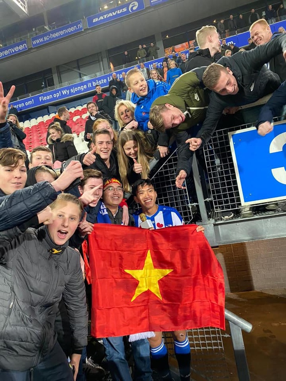 Khoảnh khắc đáng nhớ của Văn Hậu trong ngày Heerenveen đánh bại Roda JC - 8 Khoảnh khắc đáng nhớ của Văn Hậu trong ngày Heerenveen đánh bại Roda JC - 8
