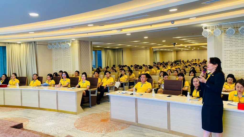 Nam A Bank chung tay vun trồng cây xanh và tri ân nhà giáo - 4 Nam A Bank chung tay vun trồng cây xanh và tri ân nhà giáo - 4