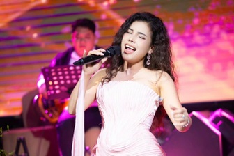 Ca sĩ Phương Nhung: "Gia đình luôn là ưu tiên số 1 của tôi"