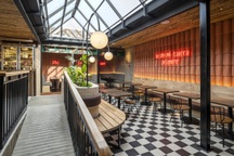 Quán cà phê đa màu sắc "lột xác" từ nhà cổ 60 năm tuổi