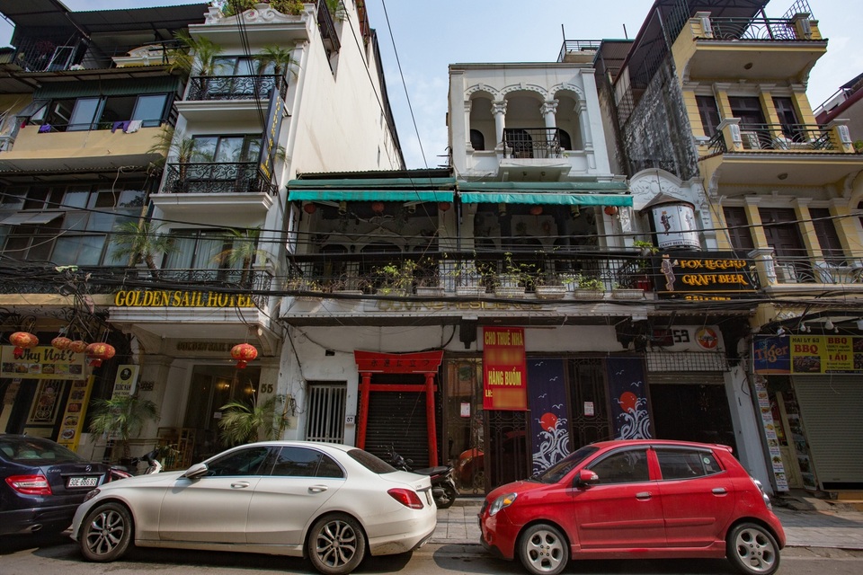 Loạt cửa hàng ở Hà Nội trả mặt bằng, chủ nhà méo mặt tìm khách thuê - 6 Loạt cửa hàng ở Hà Nội trả mặt bằng, chủ nhà méo mặt tìm khách thuê - 6